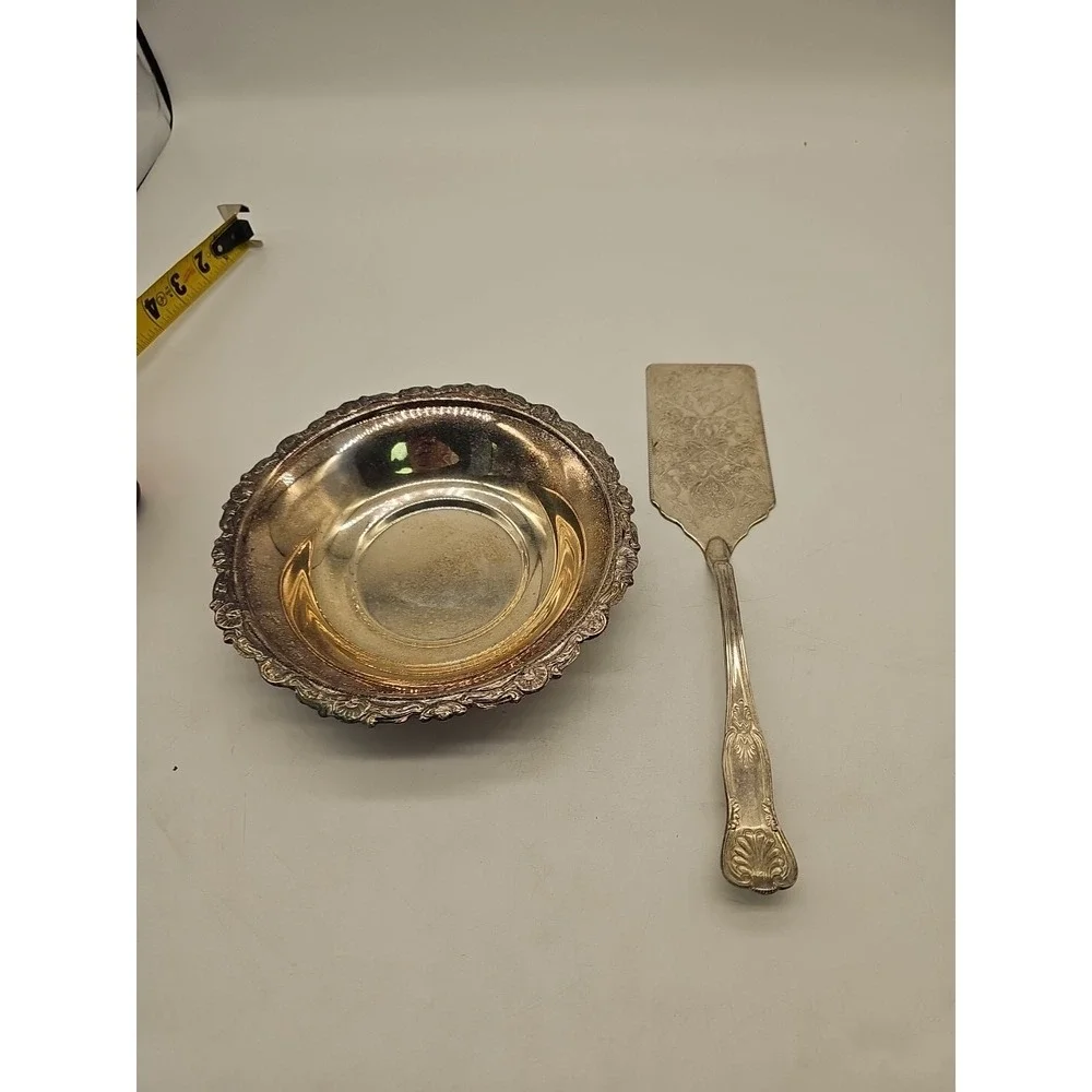 VINTAGE‎ WM. ROGERS EXTRA LARGE CAKE SERVER And Bowl